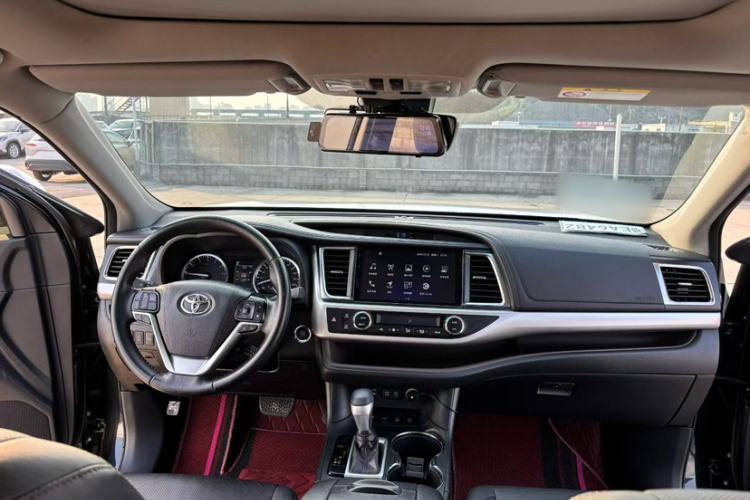 Used Toyota Highlander 2018 2.0T Four-Wheel Drive Prestige Version 7 Seats China V Emission Standard Interior 1