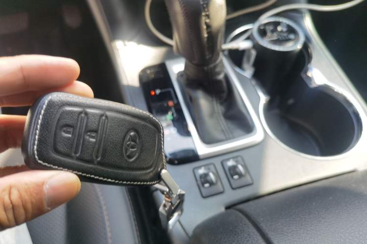 Used Toyota Highlander 2018 2.0T Four-Wheel Drive Luxury Version 7 Seats China VI Standard Interior 1