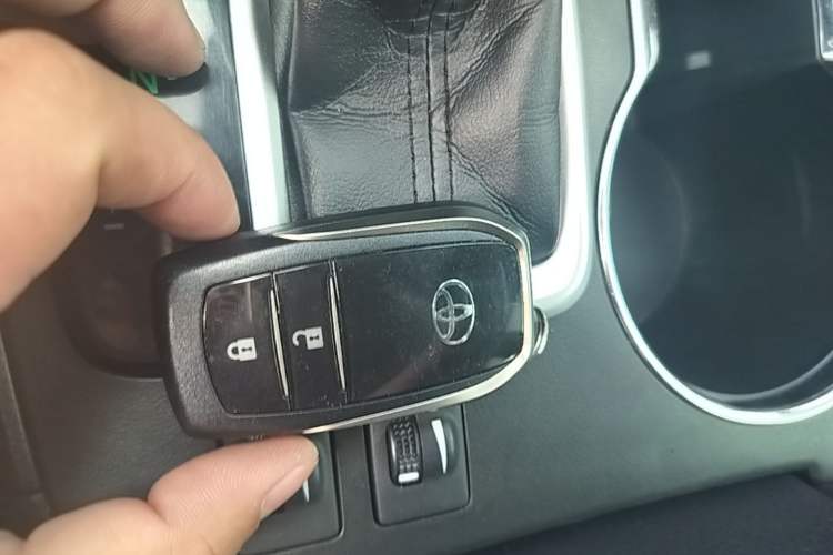 Used Toyota Highlander 2018 2.0T Four-Wheel Drive Luxury Edition 7 Seats China V Emission Standard Interior 1