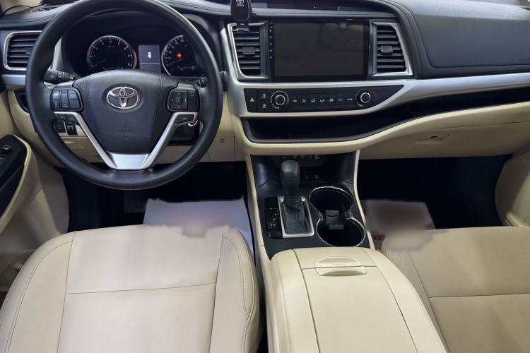 Used Toyota Highlander 2018 2.0T Four-Wheel Drive Elite Edition 7 Seats China VI Standard Interior 1