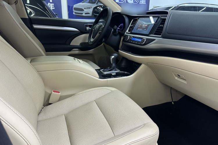 Used Toyota Highlander 2018 2.0T Four-Wheel Drive Luxury Edition 7 Seats China V Emission Standard Interior 10