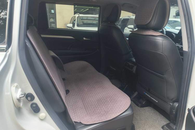 Used Toyota Highlander 2018 2.0T Four-Wheel Drive Luxury Version 7 Seats China VI Standard Interior 12