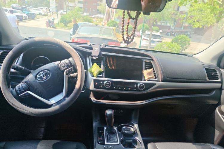 Used Toyota Highlander 2018 2.0T Four-Wheel Drive Luxury Edition 7 Seats China V Emission Standard Interior 2
