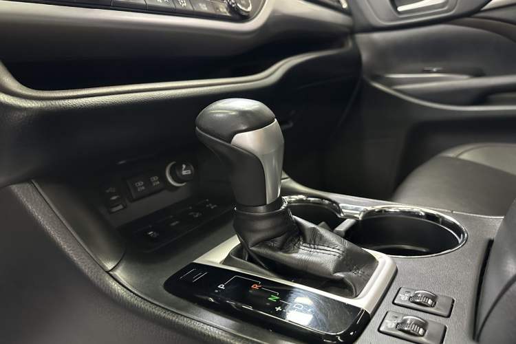 Used Toyota Highlander 2018 2.0T Four-Wheel Drive Prestige Version 7 Seats China V Emission Standard Interior 2