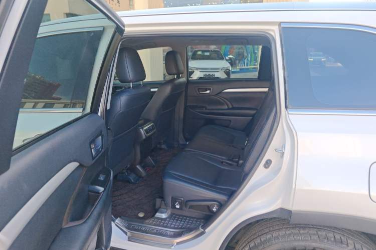 Used Toyota Highlander 2018 2.0T Four-Wheel Drive Prestige Version 7 Seats China VI Standard Interior 2