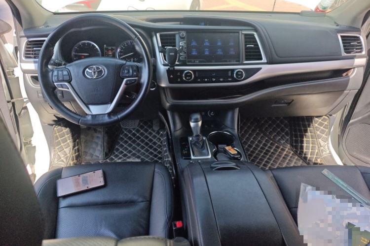 Used Toyota Highlander 2018 2.0T Four-Wheel Drive Luxury Edition 7 Seats China V Emission Standard Interior 2