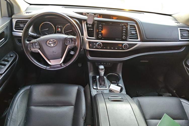 Used Toyota Highlander 2018 2.0T Four-Wheel Drive Luxury Version 7 Seats China VI Standard Interior 2