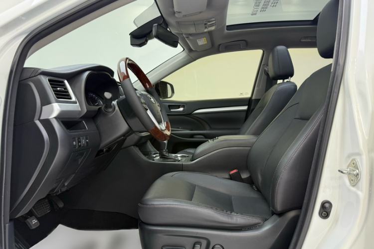 Used Toyota Highlander 2018 2.0T Four-Wheel Drive Luxury Edition 7 Seats China V Emission Standard Interior 2