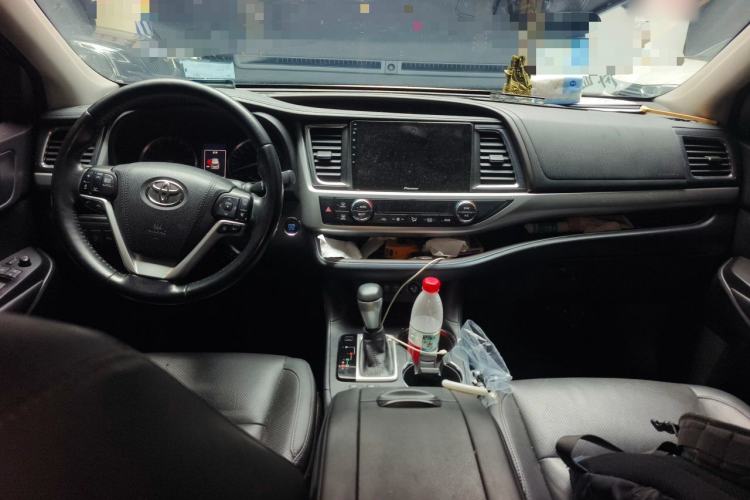 Used Toyota Highlander 2018 2.0T Four-Wheel Drive Luxury Edition 7 Seats China V Emission Standard Interior 2