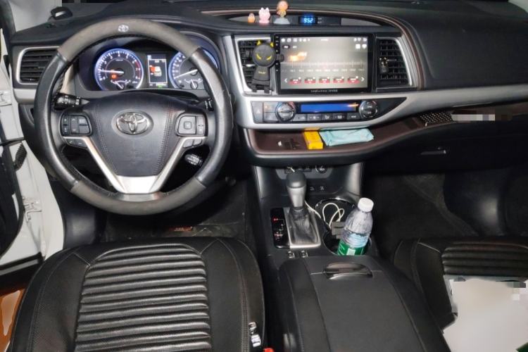 Used Toyota Highlander 2018 2.0T Four-Wheel Drive Luxury Version 7 Seats China VI Standard Interior 2