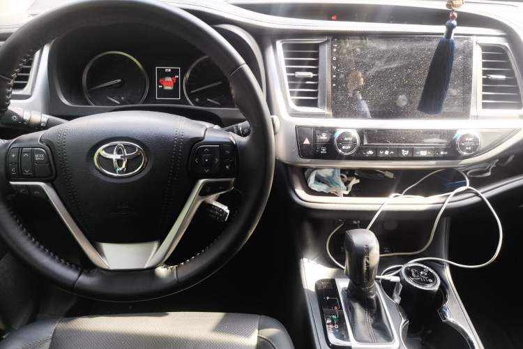 Used Toyota Highlander 2018 2.0T Four-Wheel Drive Luxury Version 7 Seats China VI Standard Interior 2