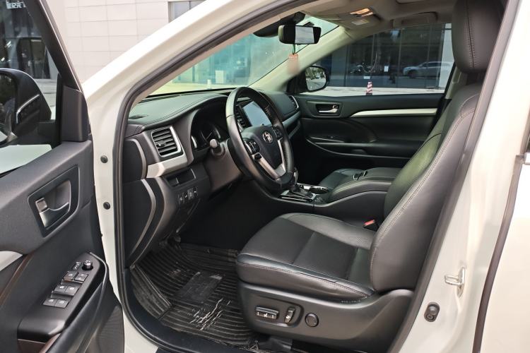 Used Toyota Highlander 2018 2.0T Two-Wheel Drive Luxury Edition 7 Seats China VI Standard Interior 2