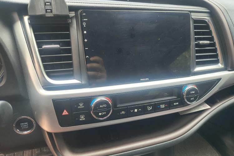 Used Toyota Highlander 2018 2.0T Four-Wheel Drive Luxury Version 7 Seats China VI Standard Interior 3