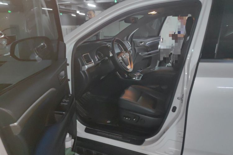 Used Toyota Highlander 2018 2.0T Four-Wheel Drive Supreme Edition 7-Seater China VI Interior 3