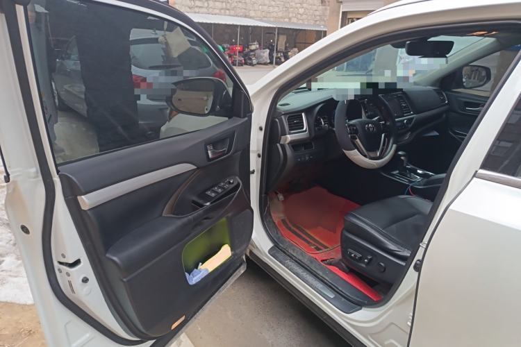 Used Toyota Highlander 2018 2.0T Four-Wheel Drive Prestige Version 7 Seats China VI Standard Interior 3