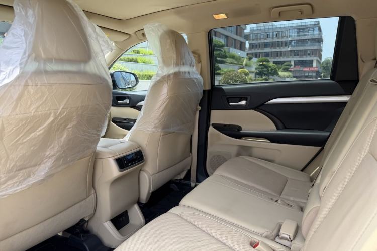 Used Toyota Highlander 2018 2.0T Four-Wheel Drive Luxury Version 7 Seats China VI Standard Interior 3