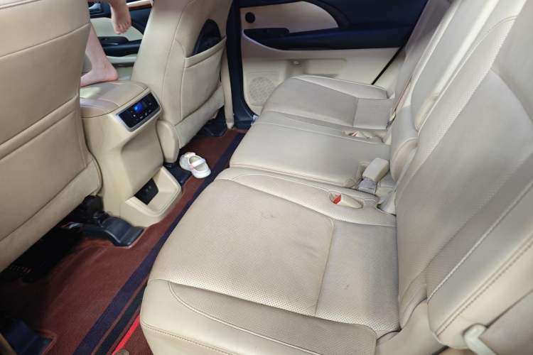 Used Toyota Highlander 2018 2.0T Four-Wheel Drive Luxury Version 7 Seats China VI Standard Interior 4