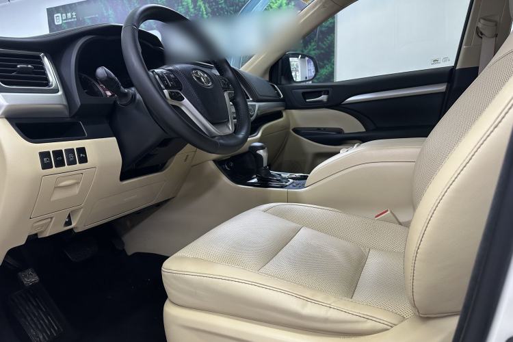 Used Toyota Highlander 2018 2.0T Four-Wheel Drive Luxury Edition 7 Seats China V Emission Standard Interior 4
