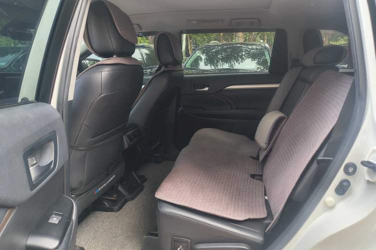 Used Toyota Highlander 2018 2.0T Four-Wheel Drive Luxury Version 7 Seats China VI Standard Interior 5