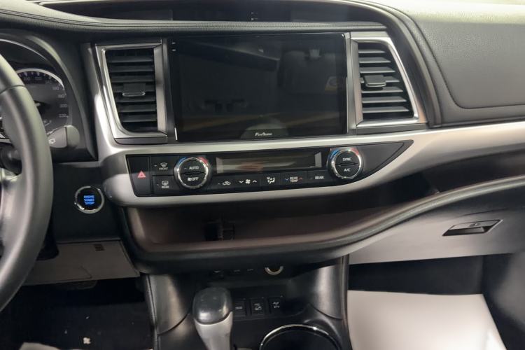 Used Toyota Highlander 2018 2.0T Four-Wheel Drive Luxury Edition 7 Seats China V Emission Standard Interior 5