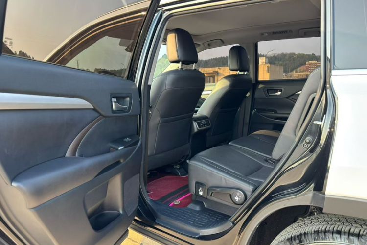 Used Toyota Highlander 2018 2.0T Four-Wheel Drive Prestige Version 7 Seats China V Emission Standard Interior 5