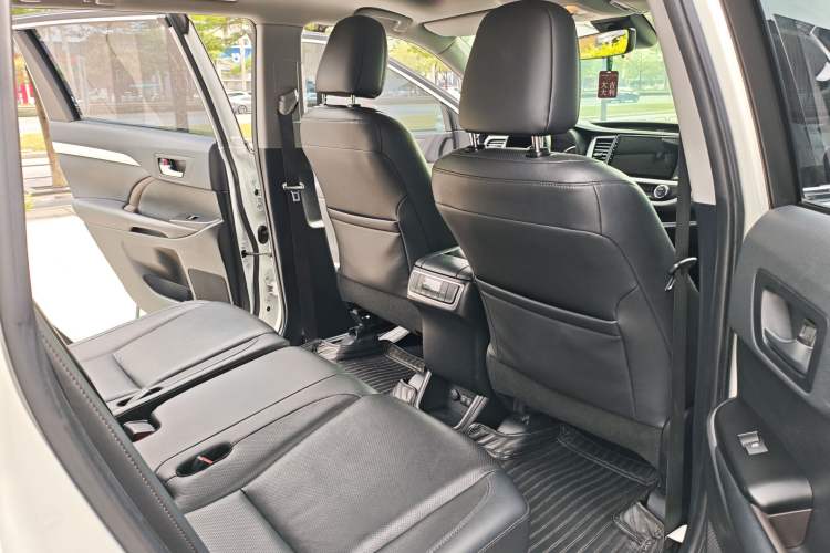 Used Toyota Highlander 2018 2.0T Two-Wheel Drive Luxury Edition 7 Seats China VI Standard Interior 5