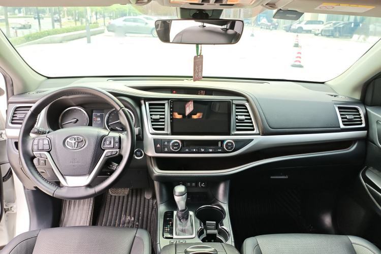 Used Toyota Highlander 2018 2.0T Two-Wheel Drive Luxury Edition 7 Seats China VI Standard Interior 6