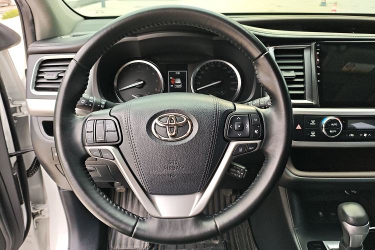 Used Toyota Highlander 2018 2.0T Two-Wheel Drive Luxury Edition 7 Seats China VI Standard Interior 7