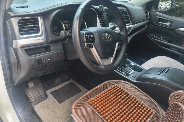 Used Toyota Highlander 2018 2.0T Four-Wheel Drive Luxury Version 7 Seats China VI Standard Interior 8