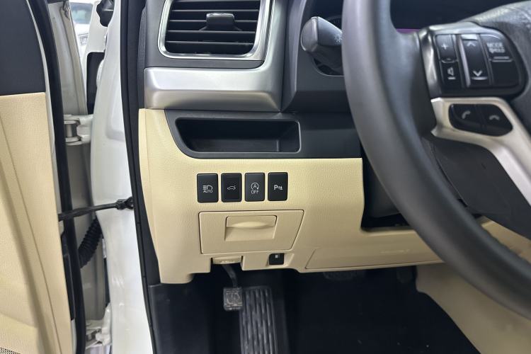 Used Toyota Highlander 2018 2.0T Four-Wheel Drive Luxury Edition 7 Seats China V Emission Standard Interior 8