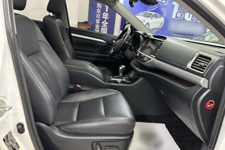 Used Toyota Highlander 2018 2.0T Four-Wheel Drive Prestige Version 7 Seats China V Emission Standard Interior 9