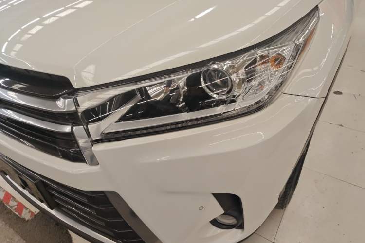 Used Toyota Highlander 2018 2.0T Four-Wheel Drive Prestige Version 7 Seats China V Emission Standard Left Front Headlight