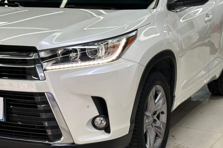 Used Toyota Highlander 2018 2.0T Four-Wheel Drive Prestige Version 7 Seats China V Emission Standard Left Front Headlight