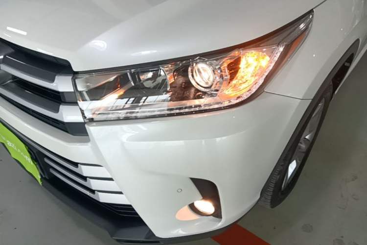 Used Toyota Highlander 2018 2.0T Four-Wheel Drive Luxury Version 7 Seats China VI Standard Left Front Headlight
