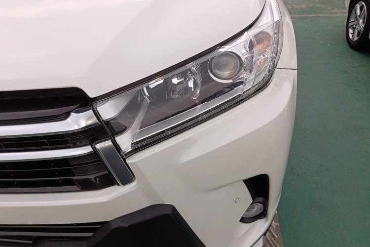 Used Toyota Highlander 2018 2.0T Four-Wheel Drive Prestige Version 7 Seats China VI Standard Left Front Headlight