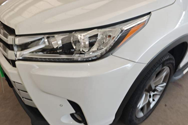 Used Toyota Highlander 2018 2.0T Two-Wheel-Drive Luxury Edition 7 Seats Emission Standard China V Left Front Headlight