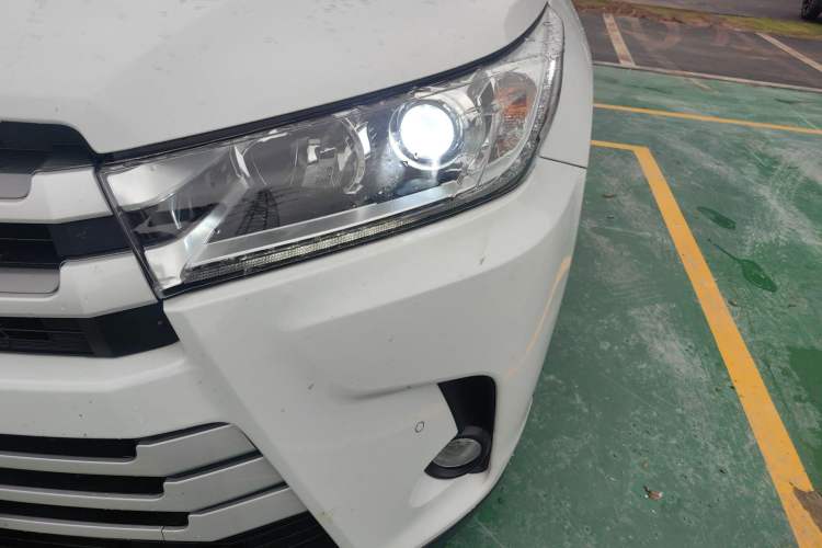 Used Toyota Highlander 2018 2.0T Four-Wheel Drive Luxury Version 7 Seats China VI Standard Left Front Headlight