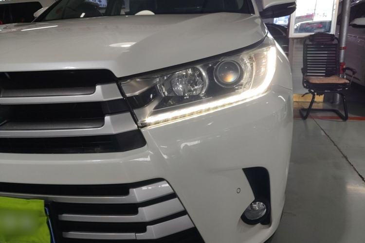 Used Toyota Highlander 2018 2.0T Four-Wheel Drive Luxury Edition 7 Seats China V Emission Standard Left Front Headlight