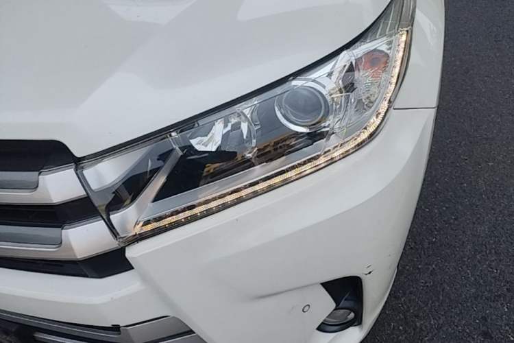 Used Toyota Highlander 2018 2.0T Two-Wheel-Drive Luxury Edition 7 Seats Emission Standard China V Left Front Headlight