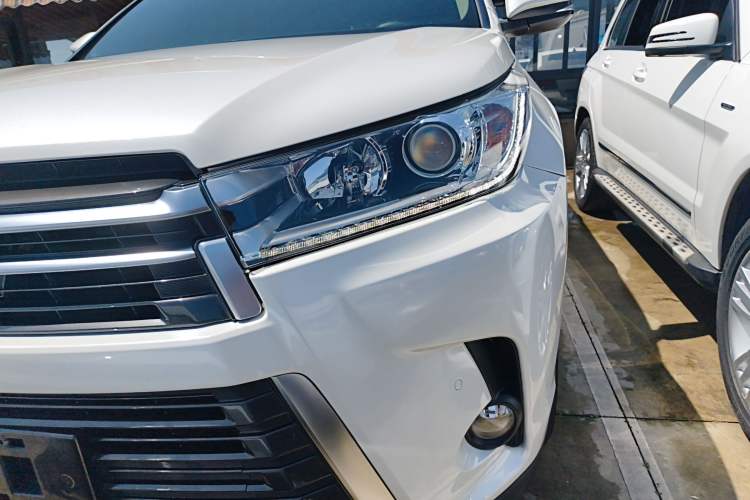 Used Toyota Highlander 2018 2.0T Four-Wheel Drive Prestige Version 7 Seats China VI Standard Left Front Headlight