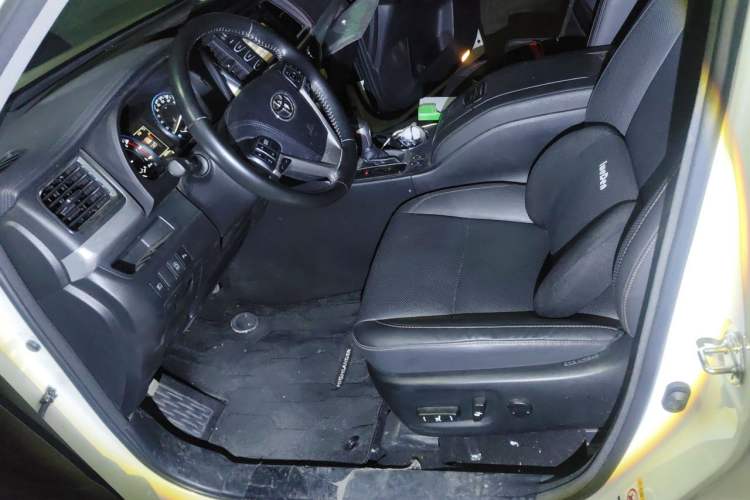 Used Toyota Highlander 2018 2.0T Four-Wheel Drive Luxury Edition 7 Seats China V Emission Standard Left Front Seat