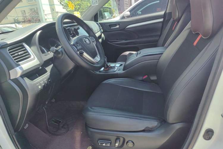 Used Toyota Highlander 2018 2.0T Four-Wheel Drive Prestige Version 7 Seats China V Emission Standard Left Front Seat