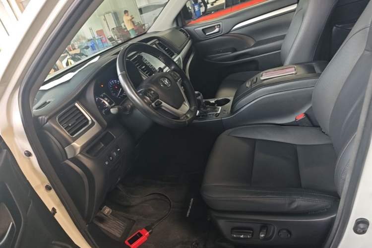 Used Toyota Highlander 2018 2.0T Four-Wheel Drive Luxury Version 7 Seats China VI Standard Left Front Seat