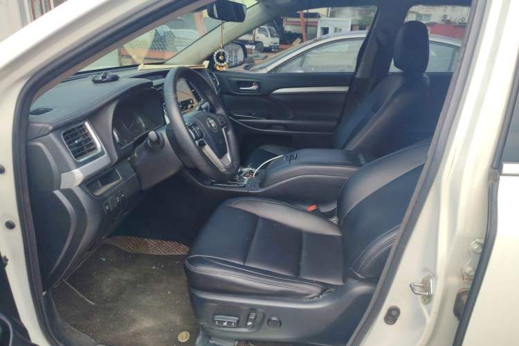 Used Toyota Highlander 2018 2.0T Two-Wheel-Drive Luxury Edition 7 Seats Emission Standard China V Left Front Seat