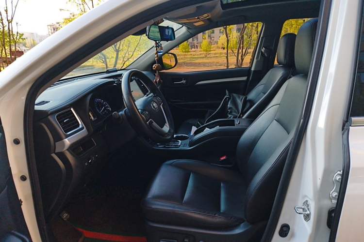 Used Toyota Highlander 2018 2.0T Four-Wheel Drive Luxury Edition 7 Seats China V Emission Standard Left Front Seat