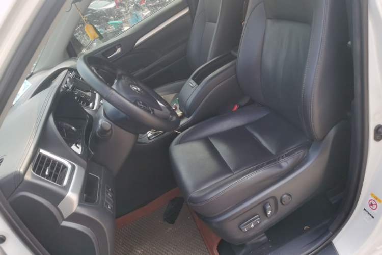 Used Toyota Highlander 2018 2.0T Four-Wheel Drive Luxury Edition 7 Seats China V Emission Standard Left Front Seat