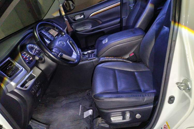 Used Toyota Highlander 2018 2.0T Four-Wheel Drive Luxury Edition 7 Seats China V Emission Standard Left Front Seat