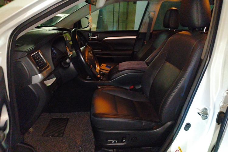Used Toyota Highlander 2018 2.0T Four-Wheel Drive Prestige Version 7 Seats China V Emission Standard Left Front Seat