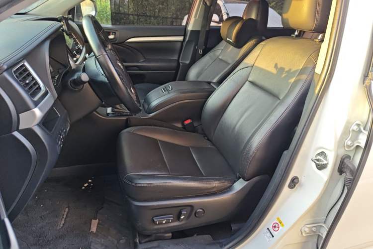 Used Toyota Highlander 2018 2.0T Four-Wheel Drive Luxury Version 7 Seats China VI Standard Left Front Seat