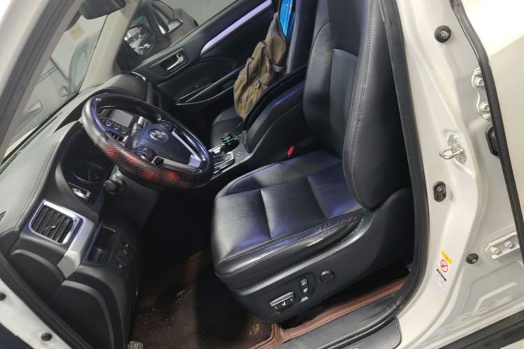 Used Toyota Highlander 2018 2.0T Two-Wheel Drive Luxury Edition 7 Seats China VI Standard Left Front Seat